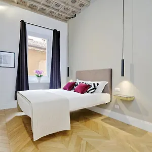  Apartment Eve At Trevi Fountain Italy